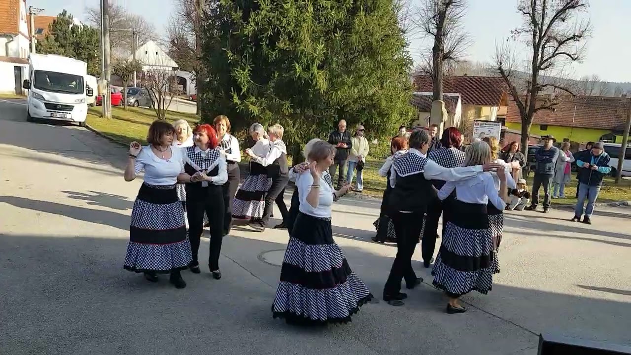 Slunečnice České Budějovice. Hoštice 7. 3. 26. Vzpomínka na Michala Tučného. Červená řeka - waltz.