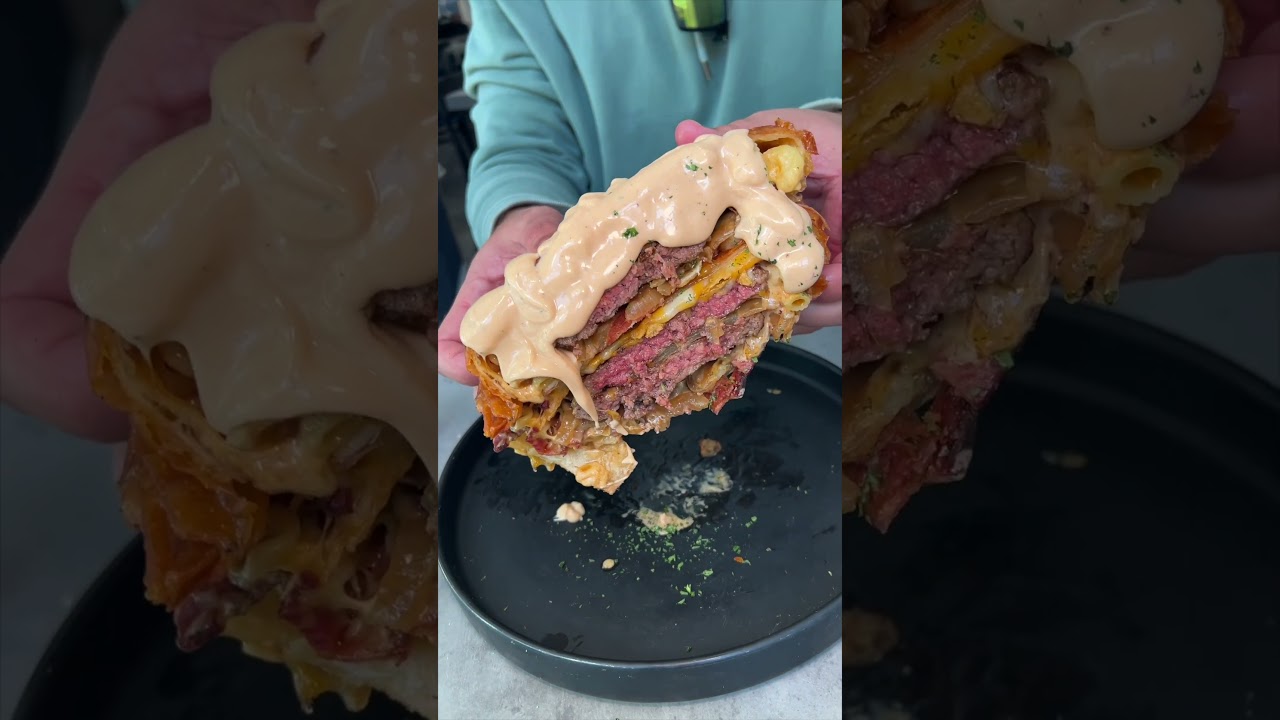 В закусочной Elm Street Diner в Норволке, штат Коннектикут, мы отрываемся по полной с самой безум...