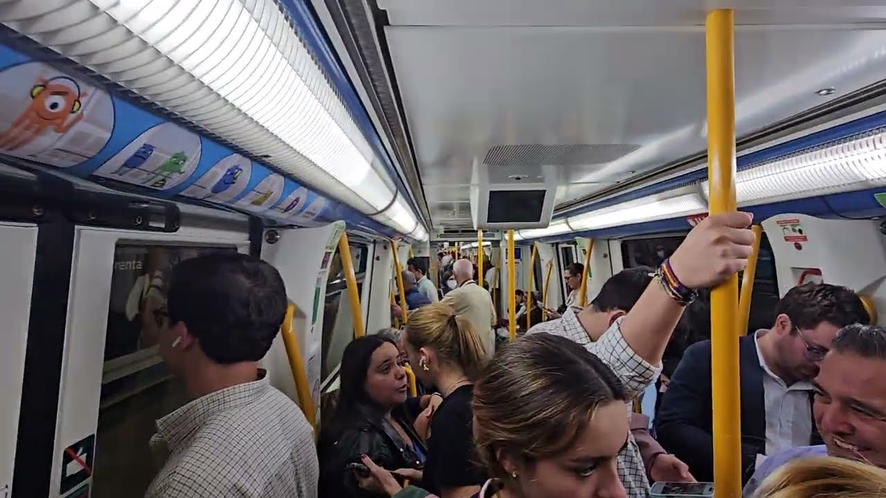 EL METRO DE MADRID A REVENTAR SÚPER LLENO FULL - MADRID SUBWAY SPAIN 2025 2026 INSIDE - DENTRO METRO