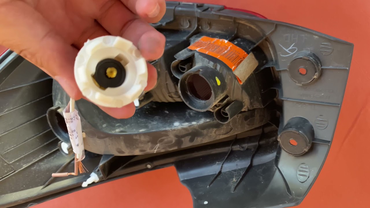 Adaptei luz ré do lado esquerdo do kwid