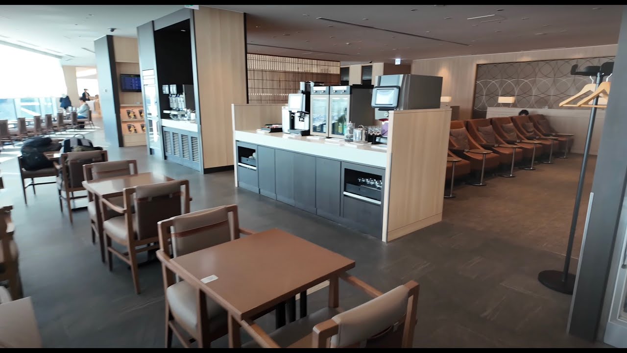 Japan Airlines (JAL) Business Sakura Lounge - Tokyo International Haneda Airport (HND) Tour