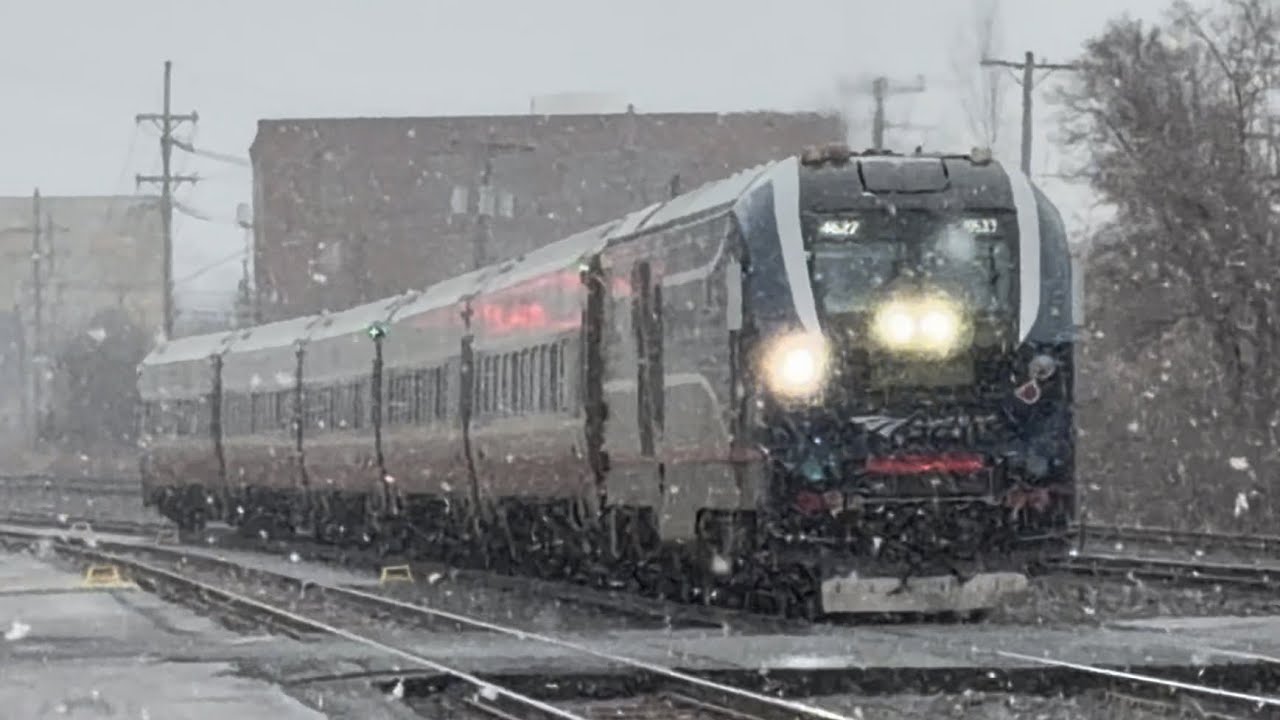 Amtrak Wolverine 350’s Snowy Switch In Pontiac Michigan! A Early & Snow Covered CN L508! 