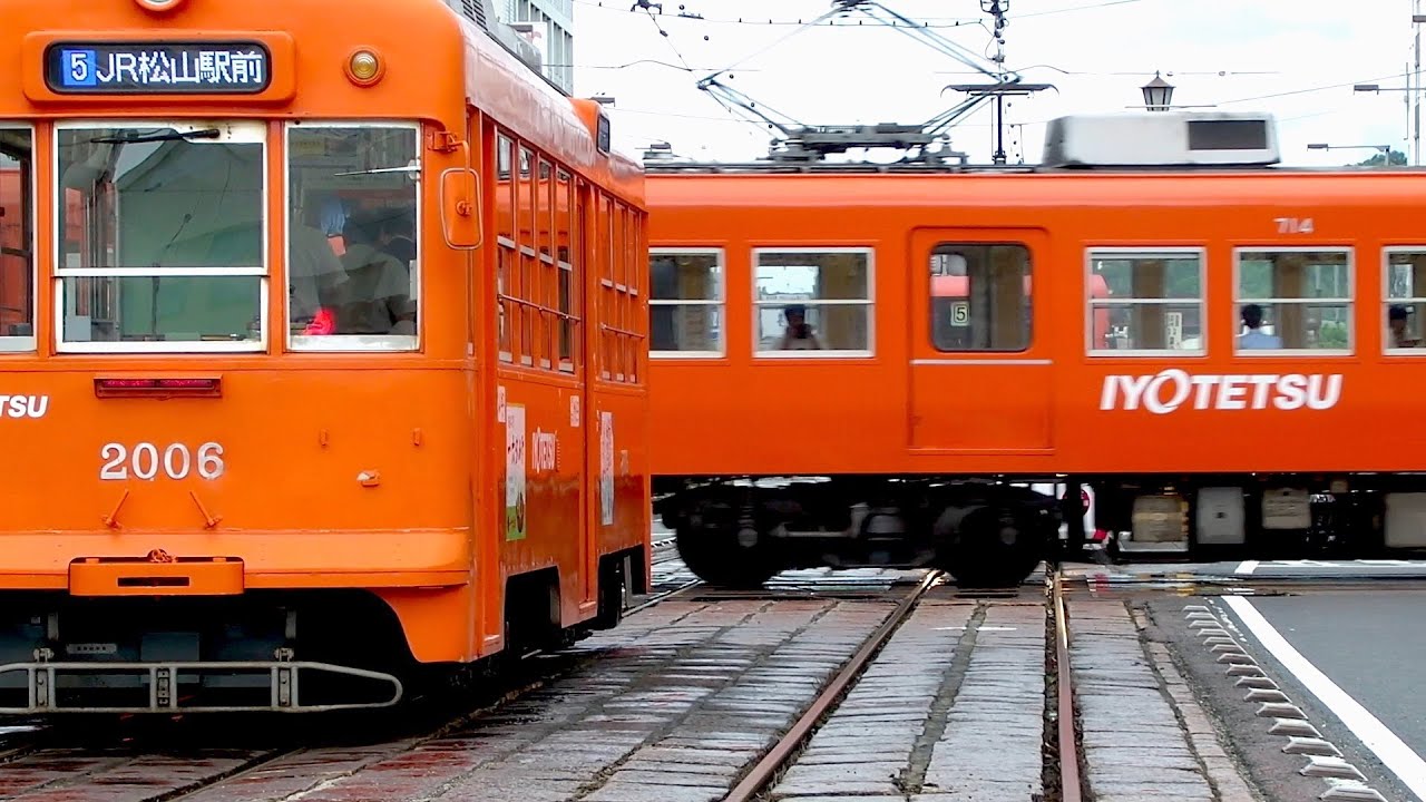 Iyotetsu Otemachi Railway Crossing  伊予鉄大手町踏切
