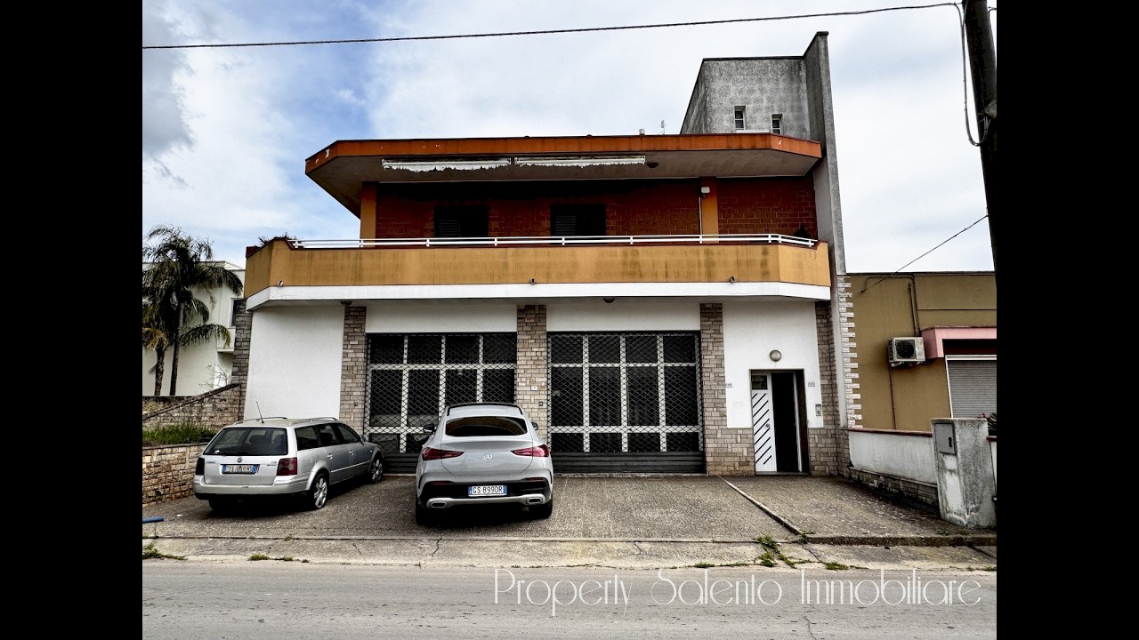 Locale commerciale - artigianale con abitazione in vendita ad Ugento