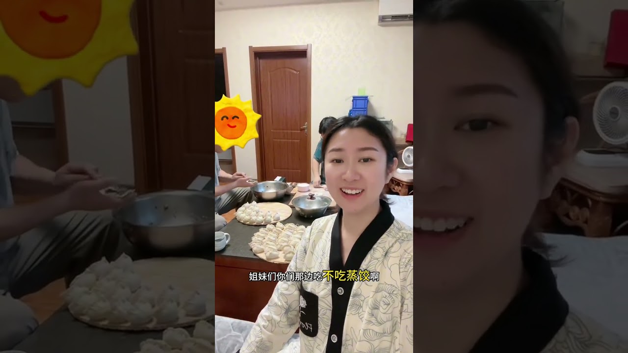 回家时楠楠姐给摘了好些小白菜，趁着新鲜，爸妈准备包馅儿，做个小白菜蒸饺，爸爸包的饺子个头都快赶上小包子了#记录真实生活 #蒸饺 #日常vlog #美食 #爸妈 @DOU+小助手 @抖音小助手