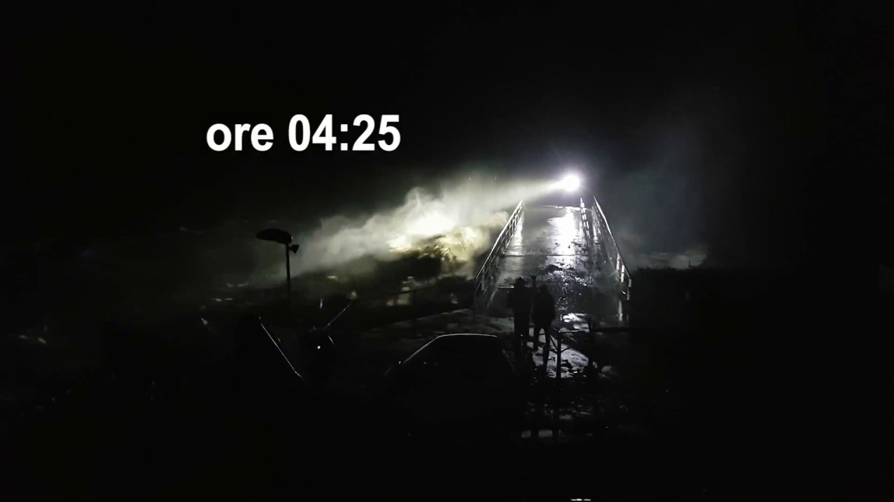 Nubifragio a Livorno. Distruzione ponte torrente Chioma