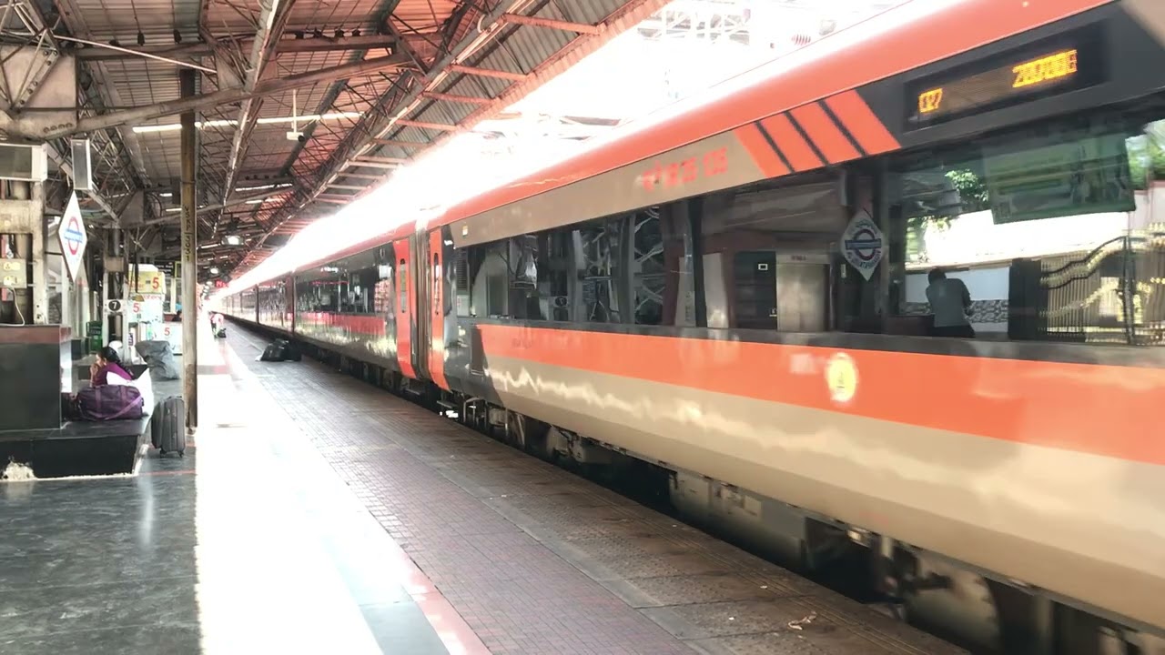 20708/Visakhapatnam - Secunderabad Vande Bharat Express Departs Ontime 2:30PM
