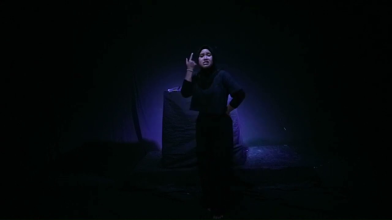 OFSN MONOLOG: FOTOKOPI Karya Whani Darmawan Oleh Riska Listiarini Iskandar