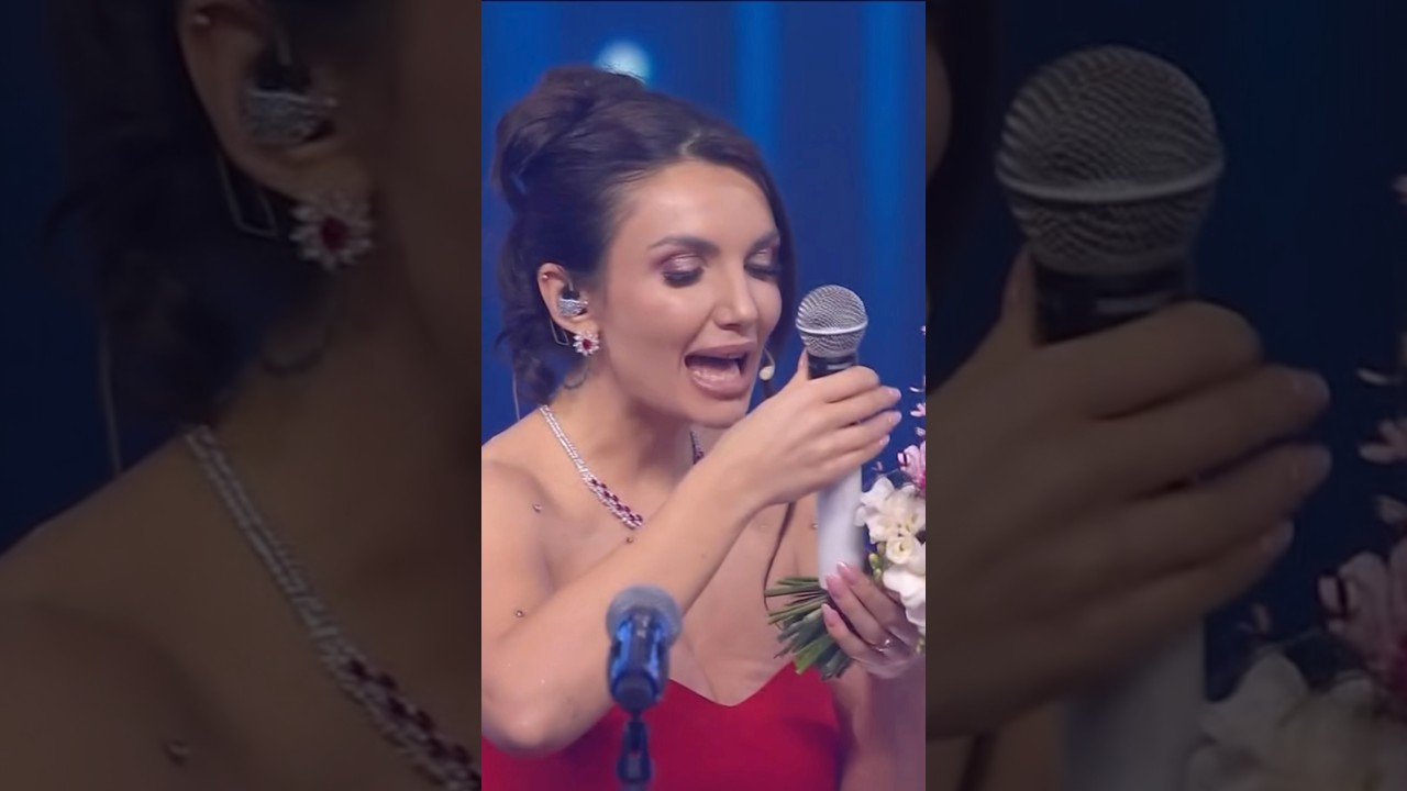 #elettralamborghini con il meg&aacute;fono dei festini bilaterali #trash #top #tv