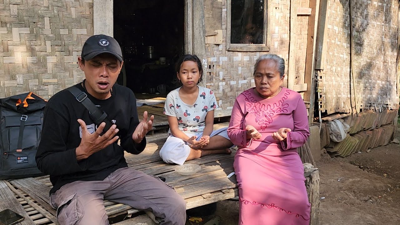 Memilukan.. Nasib Gadis Yatim Tinggal Di Rumah Yang Hampir Roboh