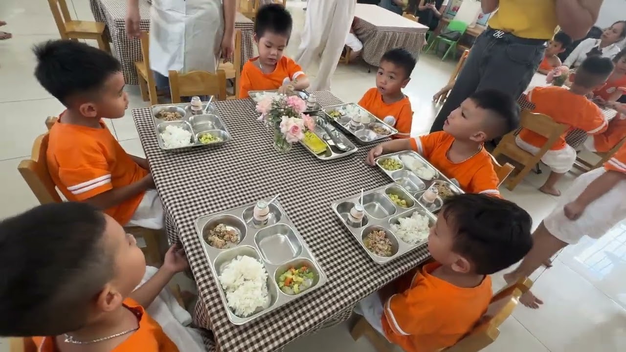 Giờ ăn trưa lớp 4T - MN Cát Quế A _ Hoài Đức