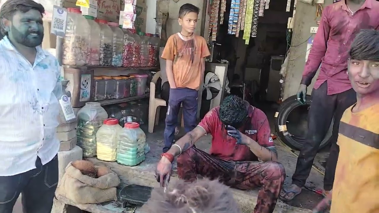 पालरा में सभी दोस्तो के साथ होली खेलते हुवे गांव वाशी 🙏🙏