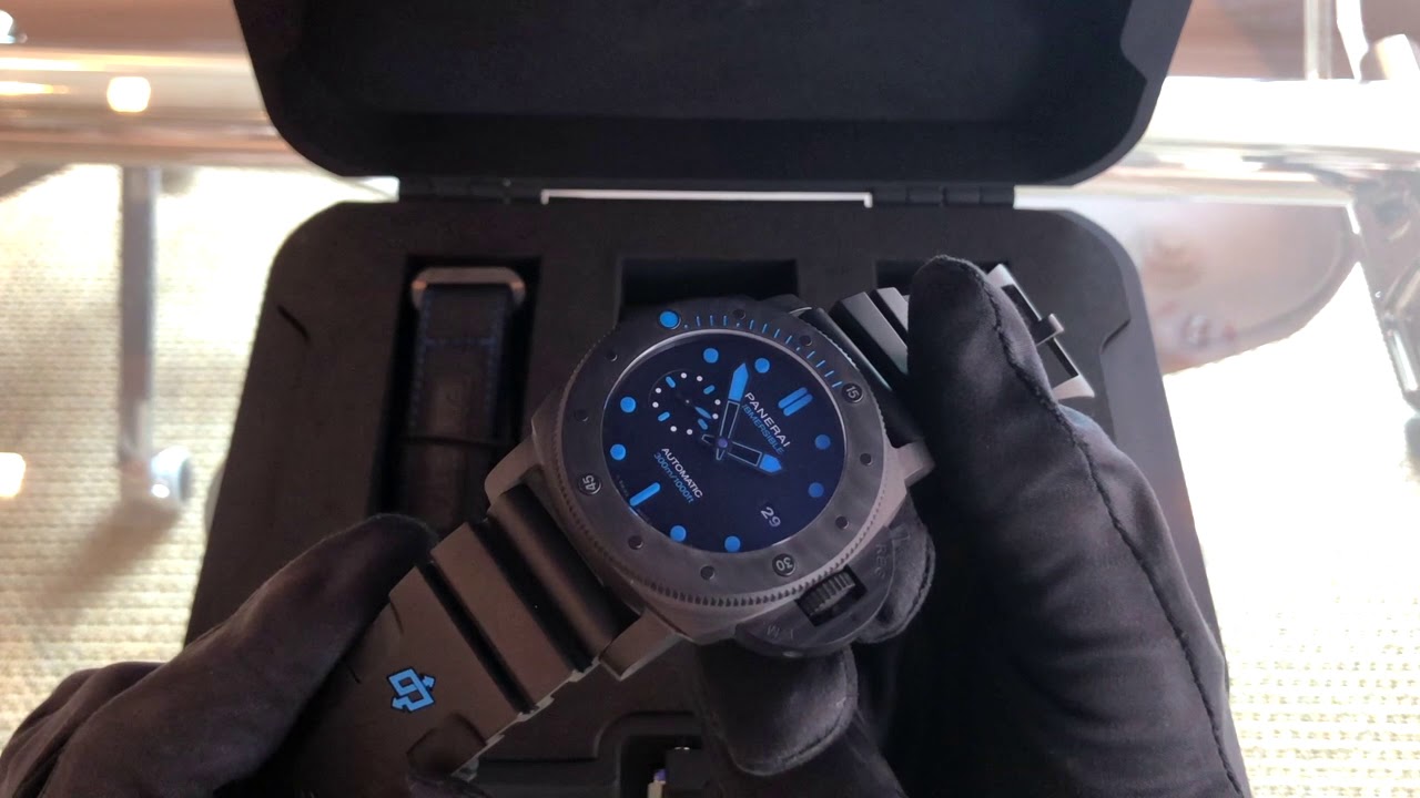 Review of Panerai's New 2019 Submersible Carbon Fiber PAM1616
