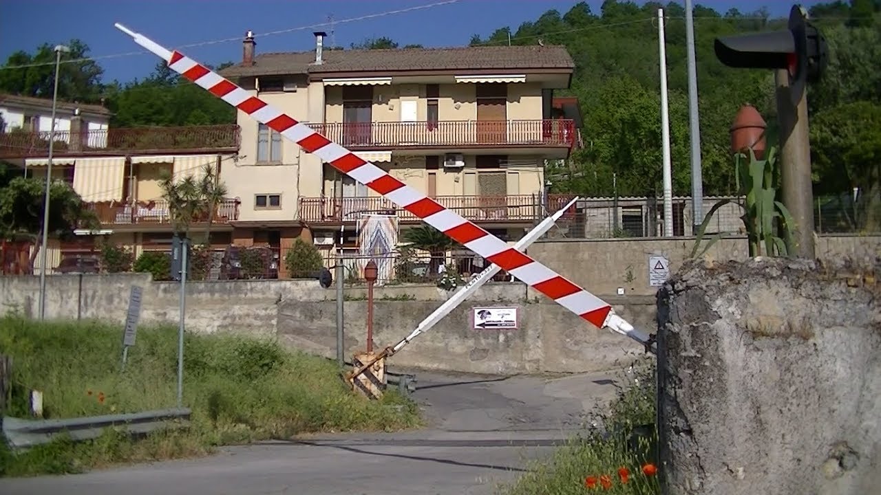 Spoorwegovergang Baronissi (I) // Railroad crossing // Passaggio a livello