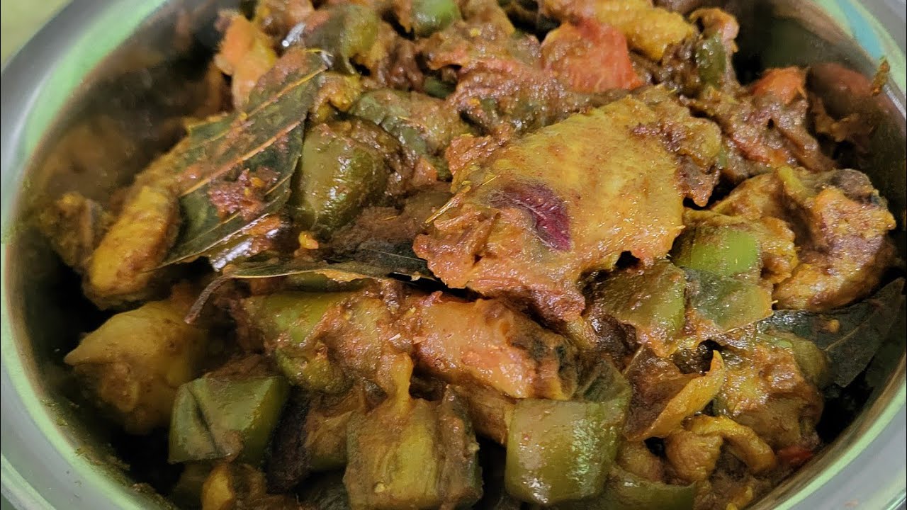 একদম গ্রামবাংলার ঐতিহ্যবাহী স্বাদের রেসিপি || মাটির চুলায় কালো বেগুন দিয়ে মুরগির হাত-পা রান্না||