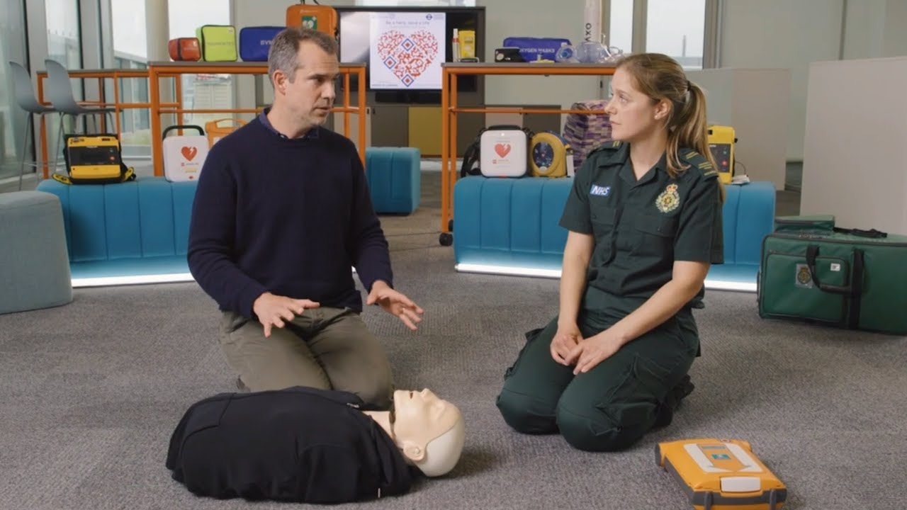 Would you know what do if someone had a cardiac arrest? Learn how to save a live in five minutes.
