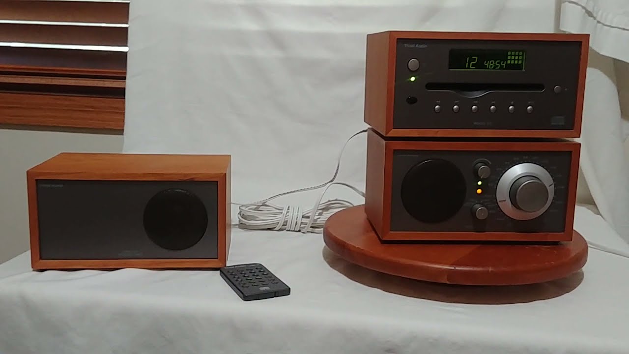 Настольный радиоприемник Tivoli Audio модели Two