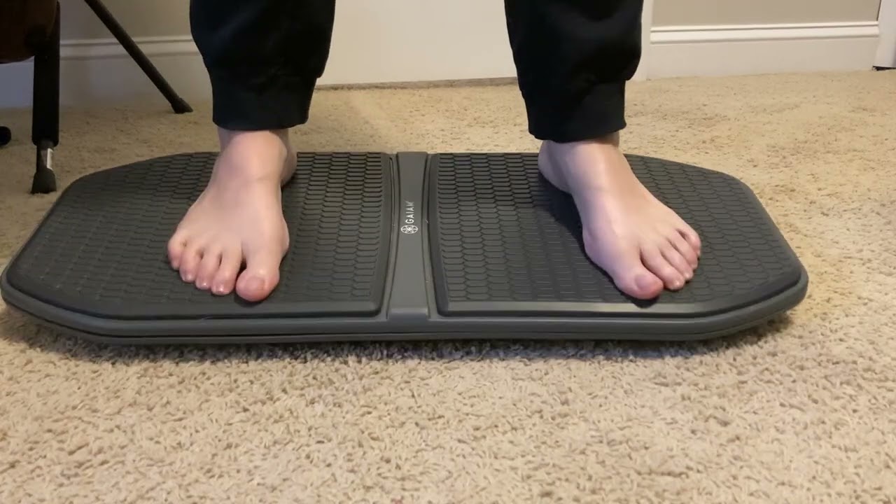 Review of the Gaiam Evolve Balance/Wobble Board for Standing Desk, Home Office, Physical Therapy