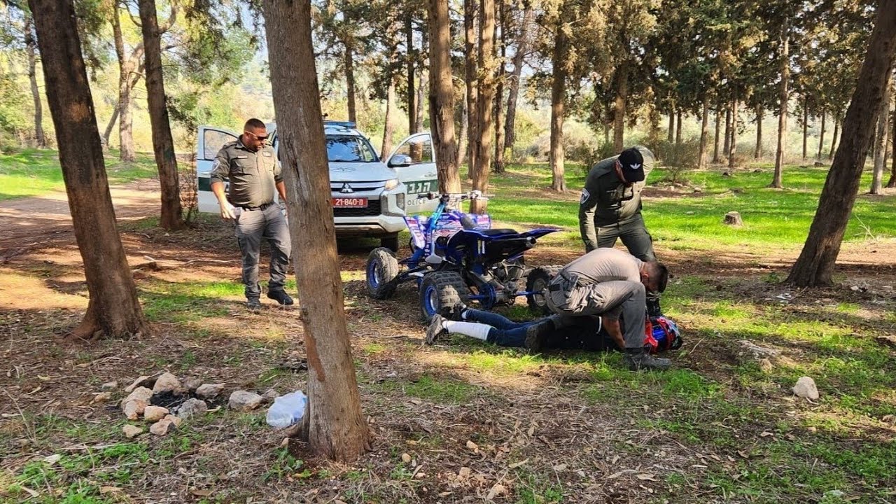 צפו: מרדף משטרתי עם מסוק אחר רוכב טרקטורון שהשחית שדה חקלאי