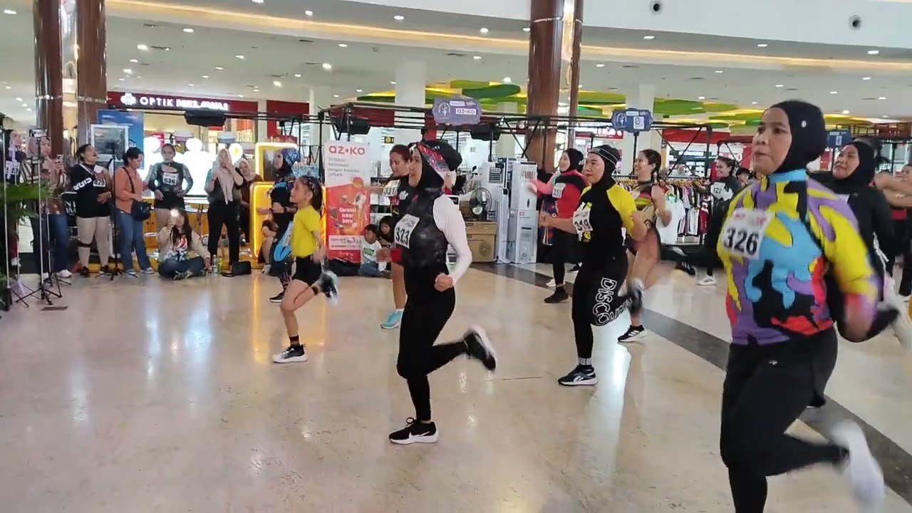 Perdana adek terjun kompetisi aerobik pemula bersama para suhu star fitness 💪Alhamdulillah juara 3 