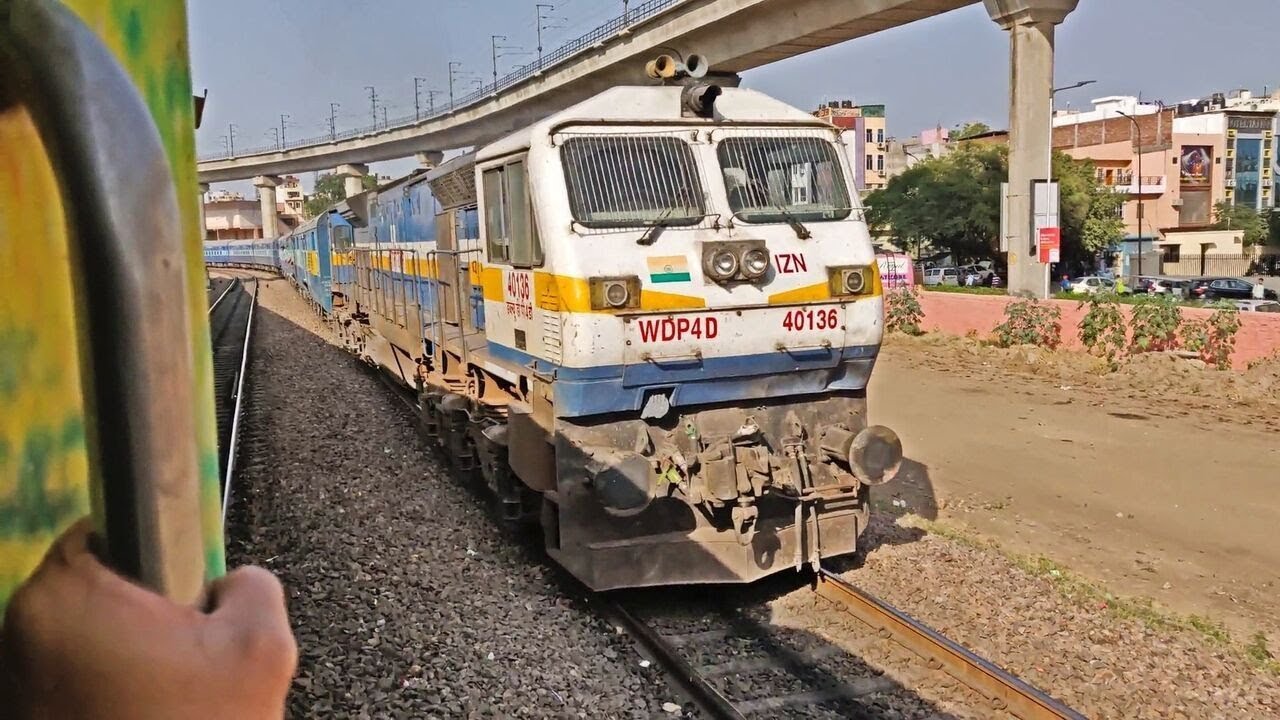 MUMBAI - JAIPUR AC DURONTO EXP ARRIVING AT JAIPUR Jn.
