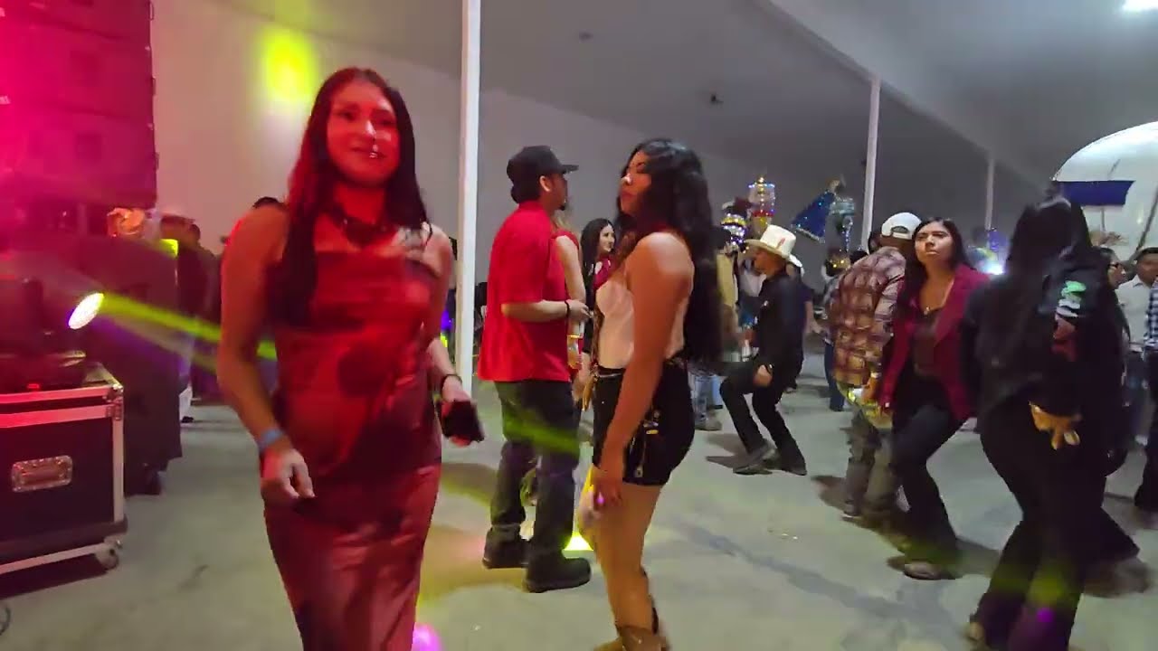 Bailazo chilenero en Madera Ca 