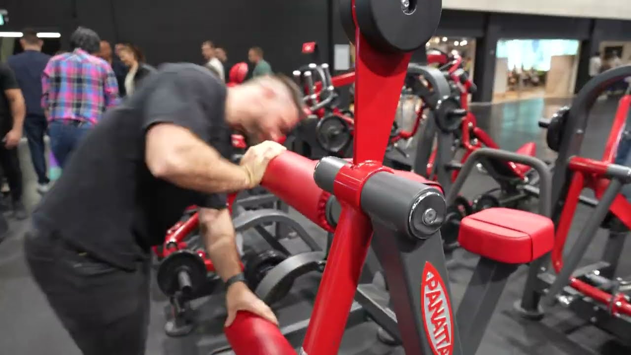 Michael Gundill teste la reverse hyperextension, Panatta