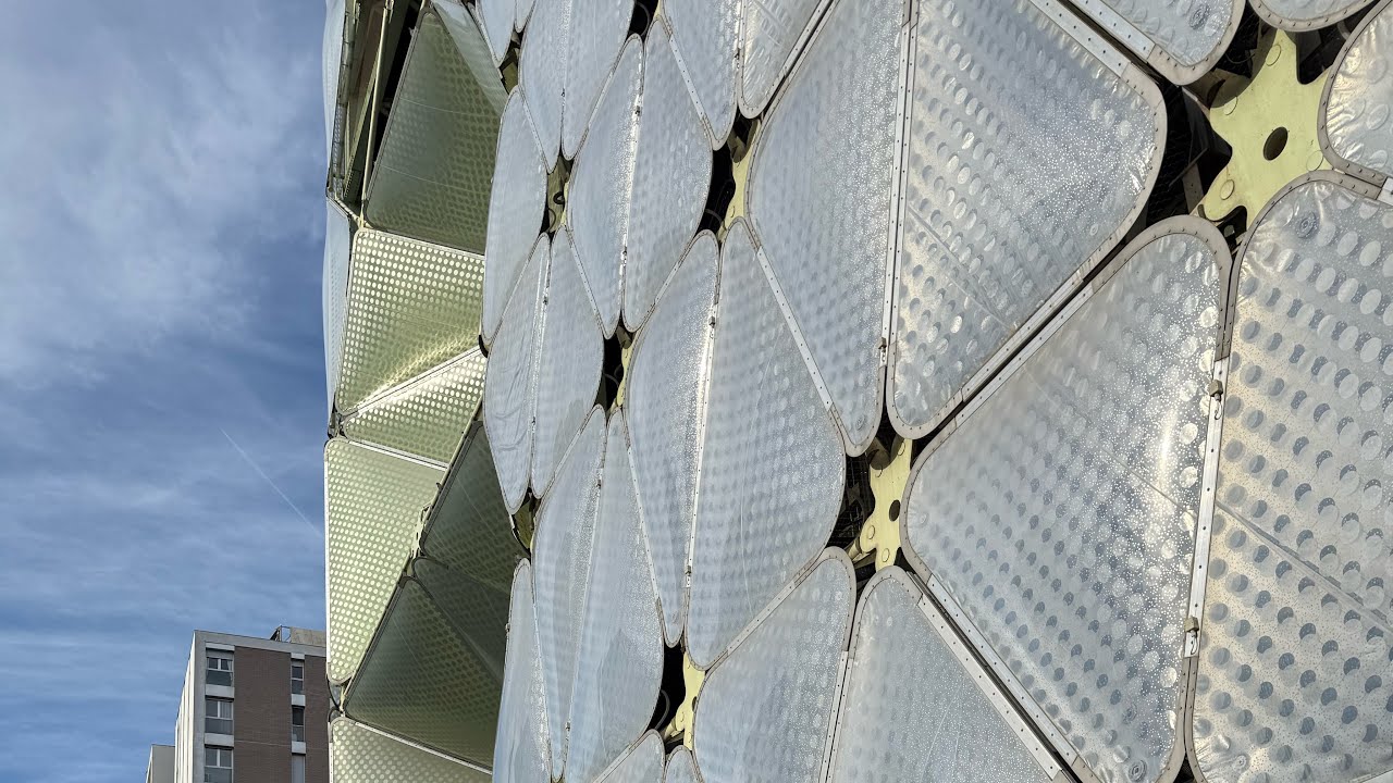 7AM Barcelona Tourism Ride: Jean Nouvel’s Torre Glòries + Edifici MediaTIC (Much Shabbier)