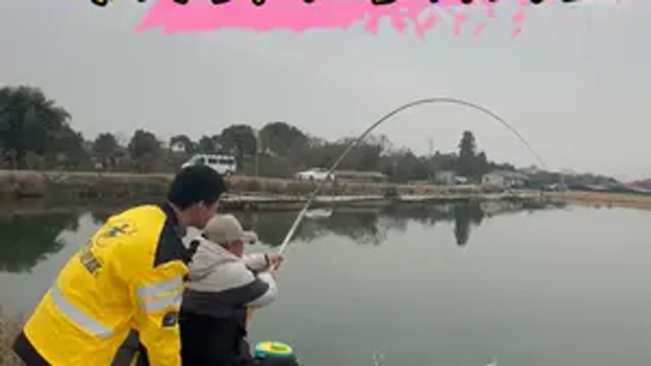 带外卖小哥钓鱼卖鱼，主打就是一个信任.钓鱼 钓鱼的乐趣只有钓鱼人懂
