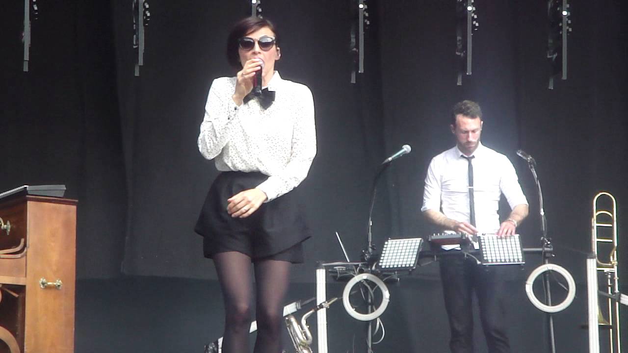 Caravan Palace - Comics (live @ BSF)