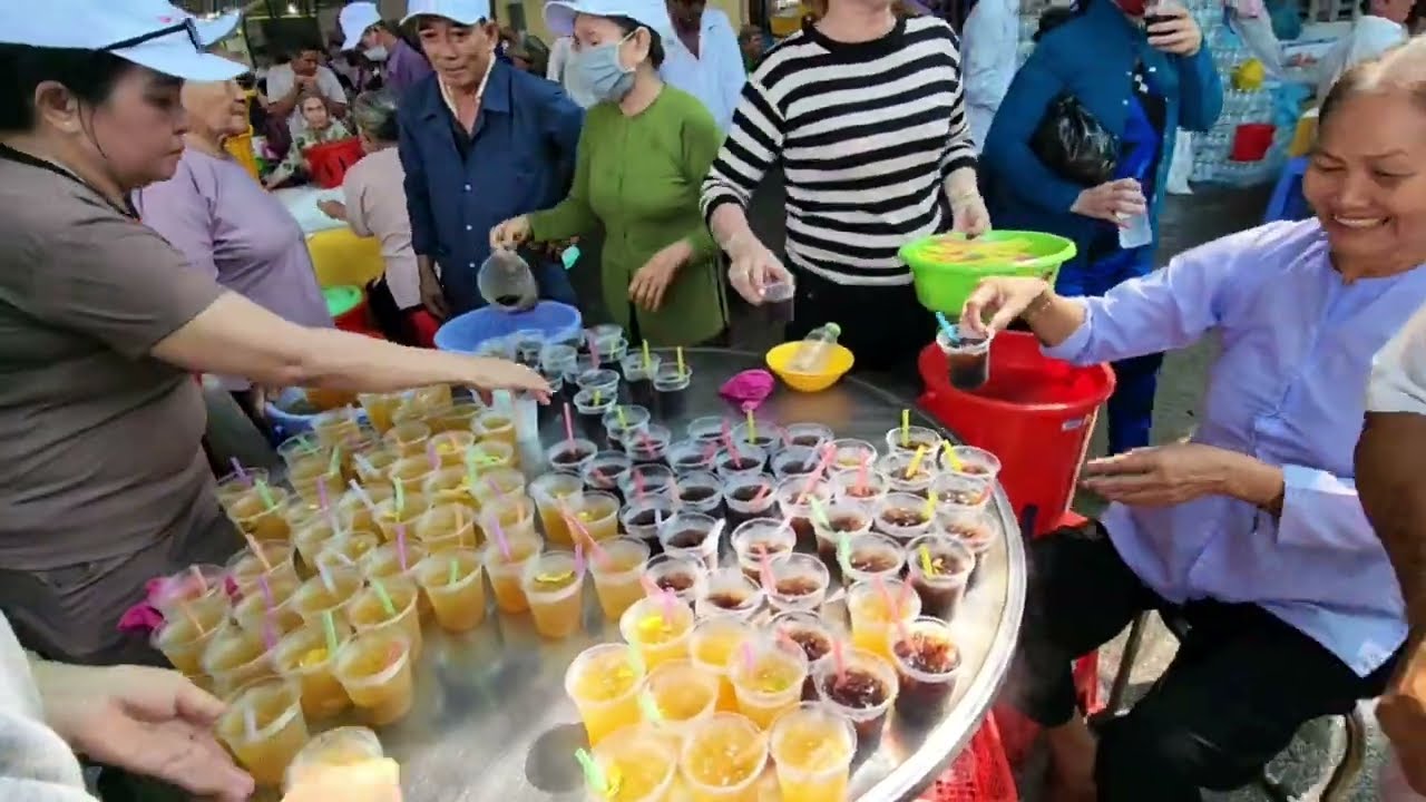 Hàng Ngàn Người Về Dự Lễ Giỗ Ông Ba Thới – Ăn Uống Miễn Phí Đông Nhất Miền Tây