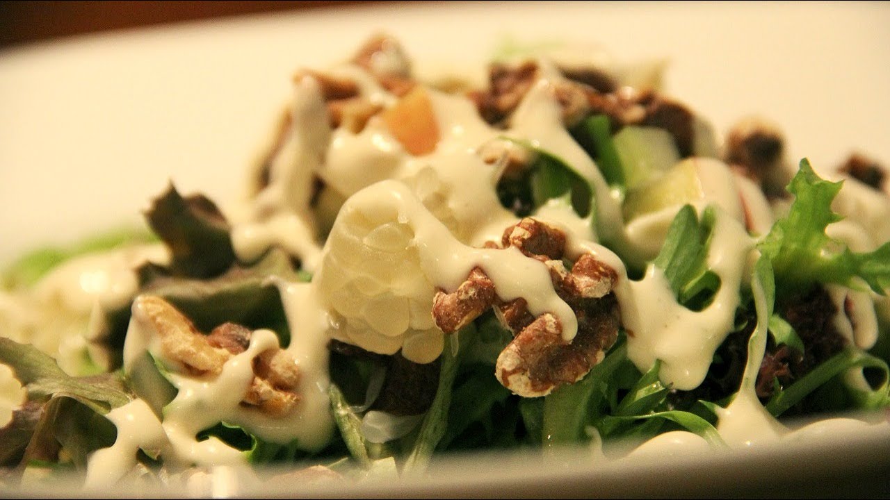 Салат Вальдорф с ананасом. Вкуснейший салат с ананасами, сельдереем и яблоками.
