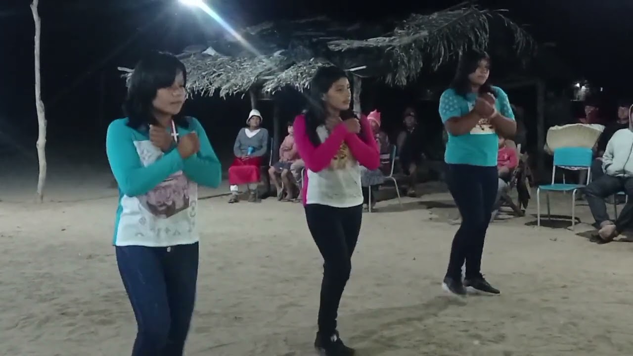 Dança na noite de festa da Aldeia Santa Rita de Cássia Itepãiré 2023