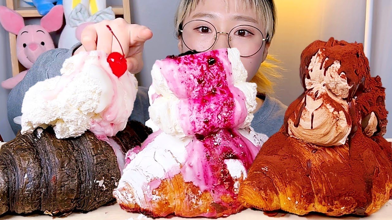크림 가득 올라간 크로아상🥐 디저트 먹방 Dessert Mukbang | Cream croissant | クリームクロワッサン