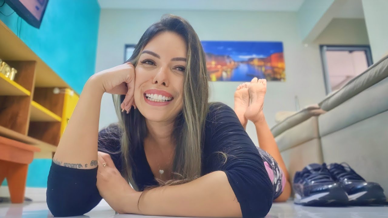 TIRANDO O TÊNIS E POSE DE ANJO 👣✨ TAG dos pés