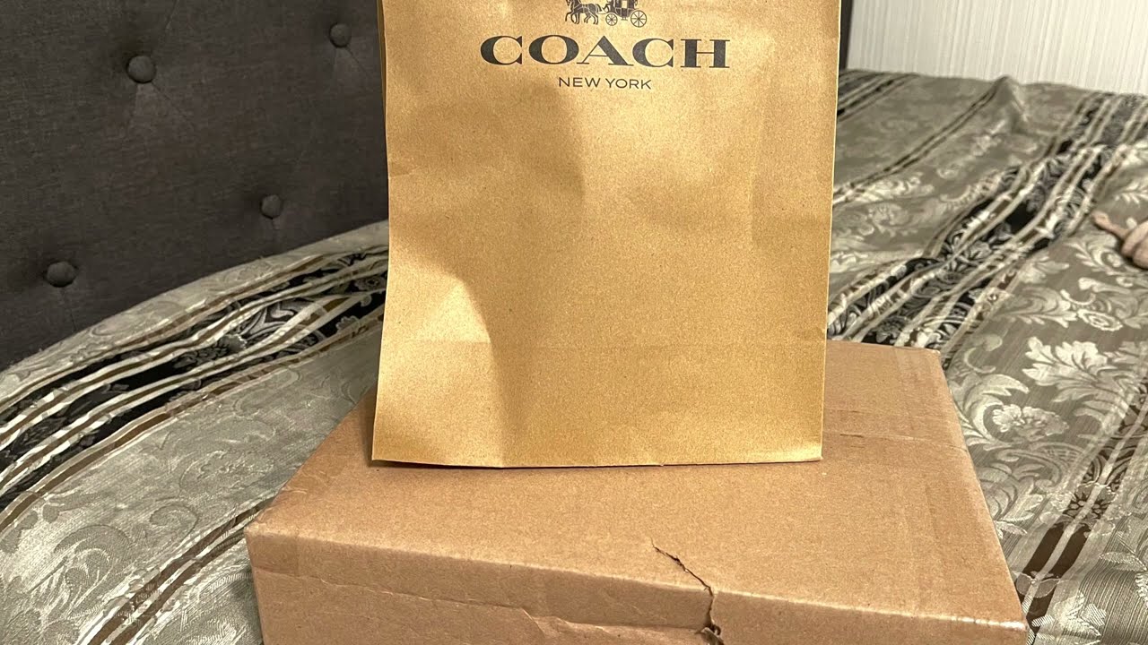 Vintage Coach Lunch Box | December 2022