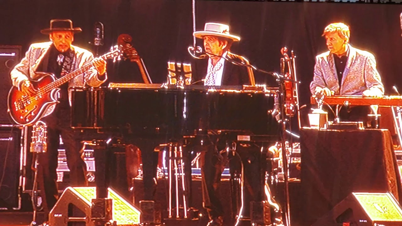 DYLAN & NEIL YOUNG - WILL THE CIRCLE BE UNBROKEN - Kilkenny  - July 14, 2019