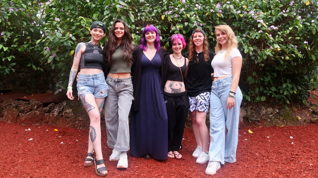 Hall PASS(ES) in Miami! - Vlog - Hailee And Kendra