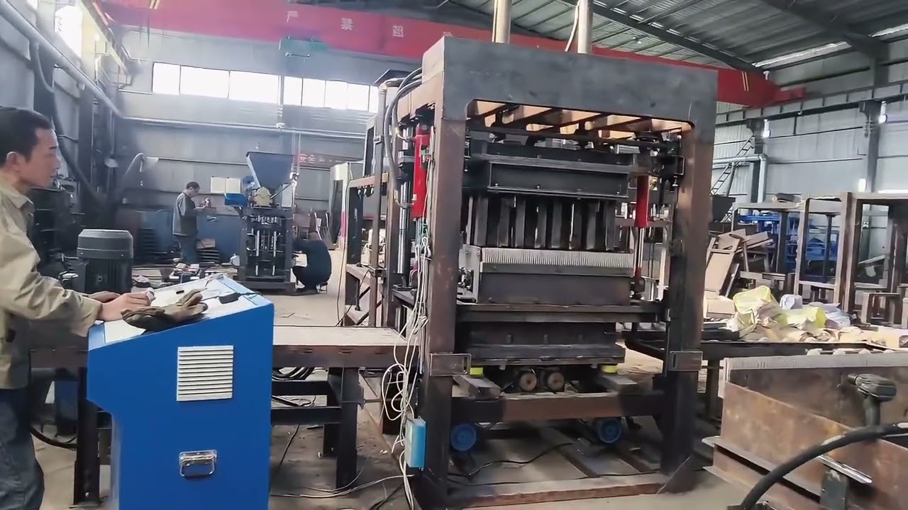 QT4-15 fully automatic hydraulic concrete block making machine #blockmachine #brickmachine #qt4 