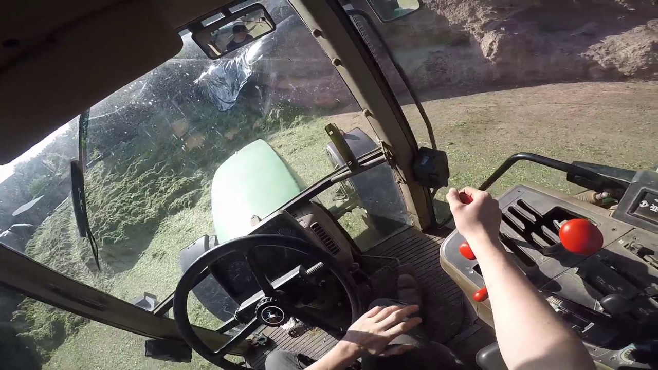 GoPro - John Deere 6900 rolling the silage pit
