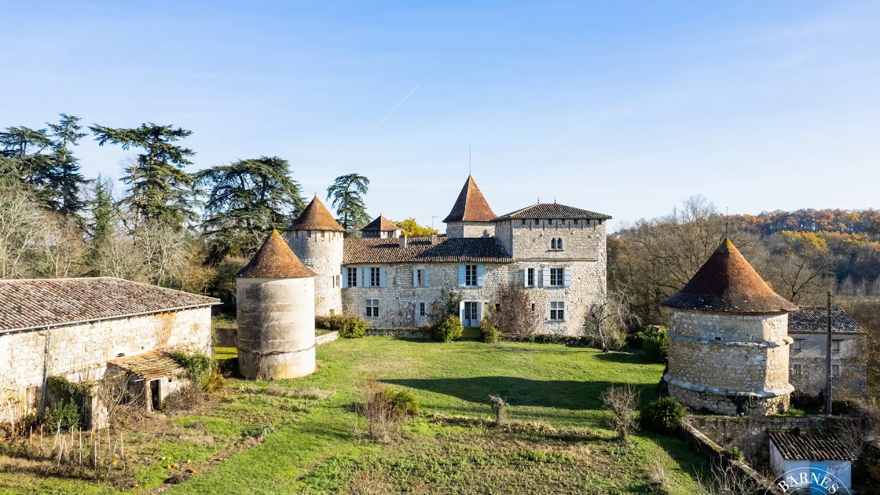 MAGNIFIQUE CHATEAU MEDIEVAL ET RENAISSANCE DANS LE GERS, SUR 208 HECTARES