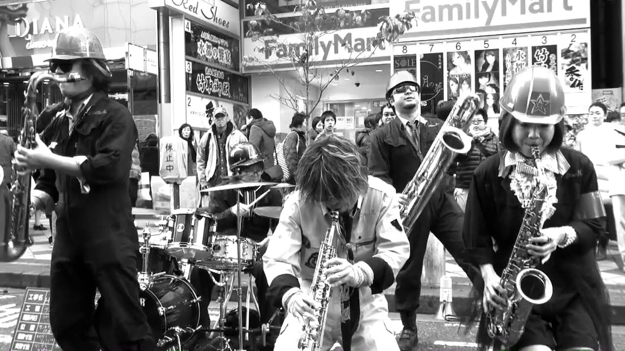 「Englishman in New York」（Street Jazz Sax Ensemble）