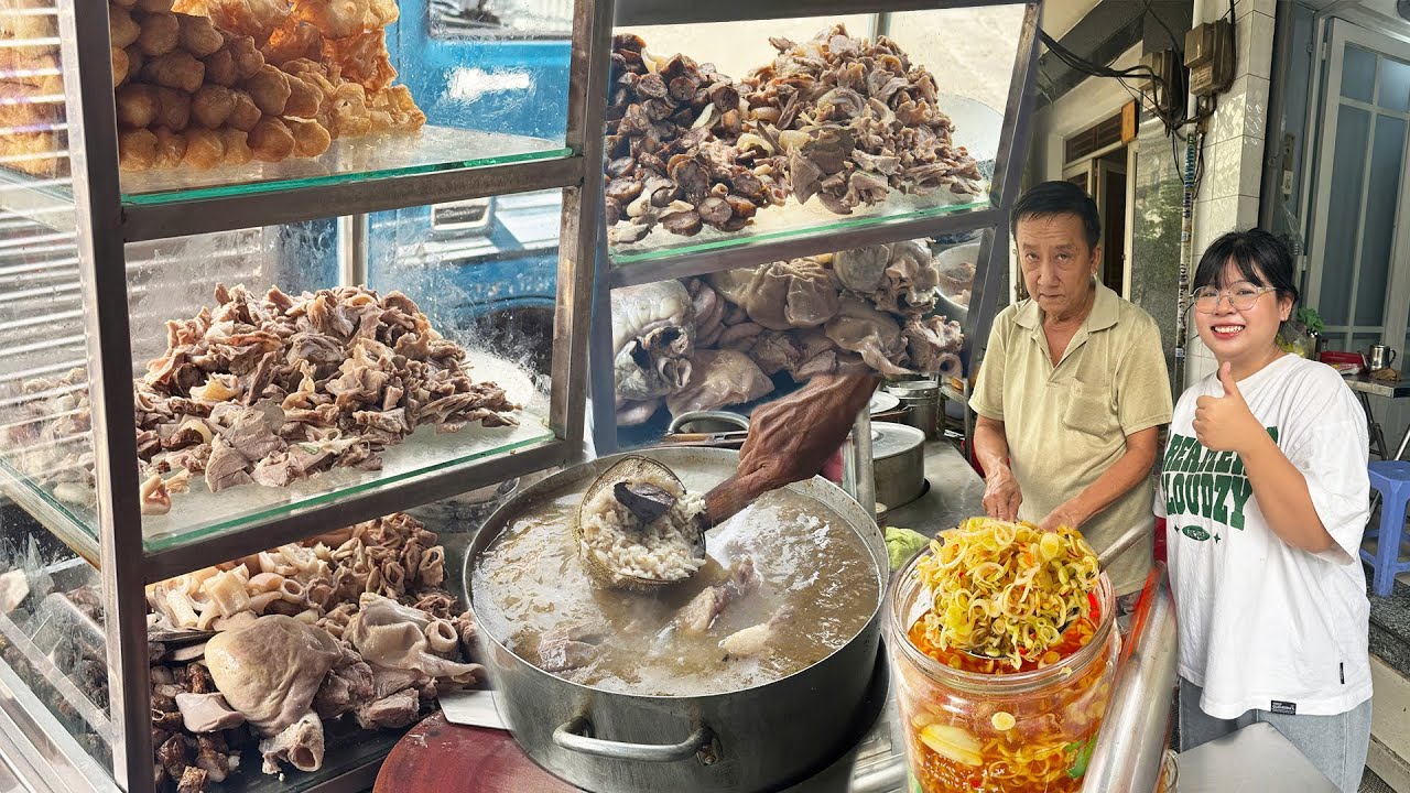 Núp hẻm nhỏ mà khách cực đông Quán Cháo Lòng Gạo Rang Không Tên 60 Năm vẫn giữ nguyên hương vị