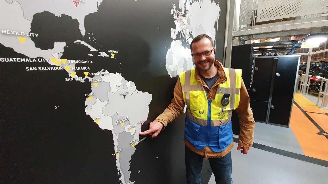 Visita à fábrica da Triumph no Reino Unido