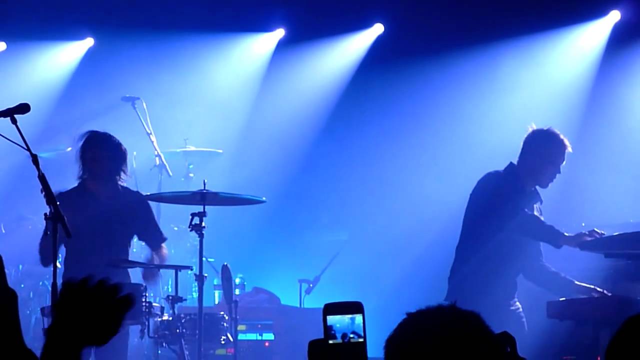 Angels & Airwaves - The Moon-Atomic (...Fragments and Fictions) Live @ AB Brussels Belgium 2011