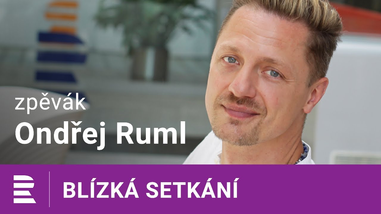 Ondřej Ruml na Dvojce: Výšky zpívám rád, ale připadám si jako Trabant, který jede Formuli 1