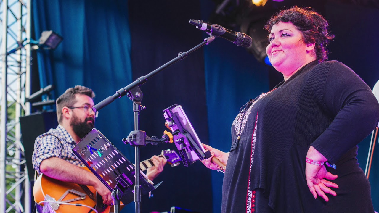 Black is the Colour - Ríoghnach Connolly & Ellis Davies with The Wilderness Orchestra