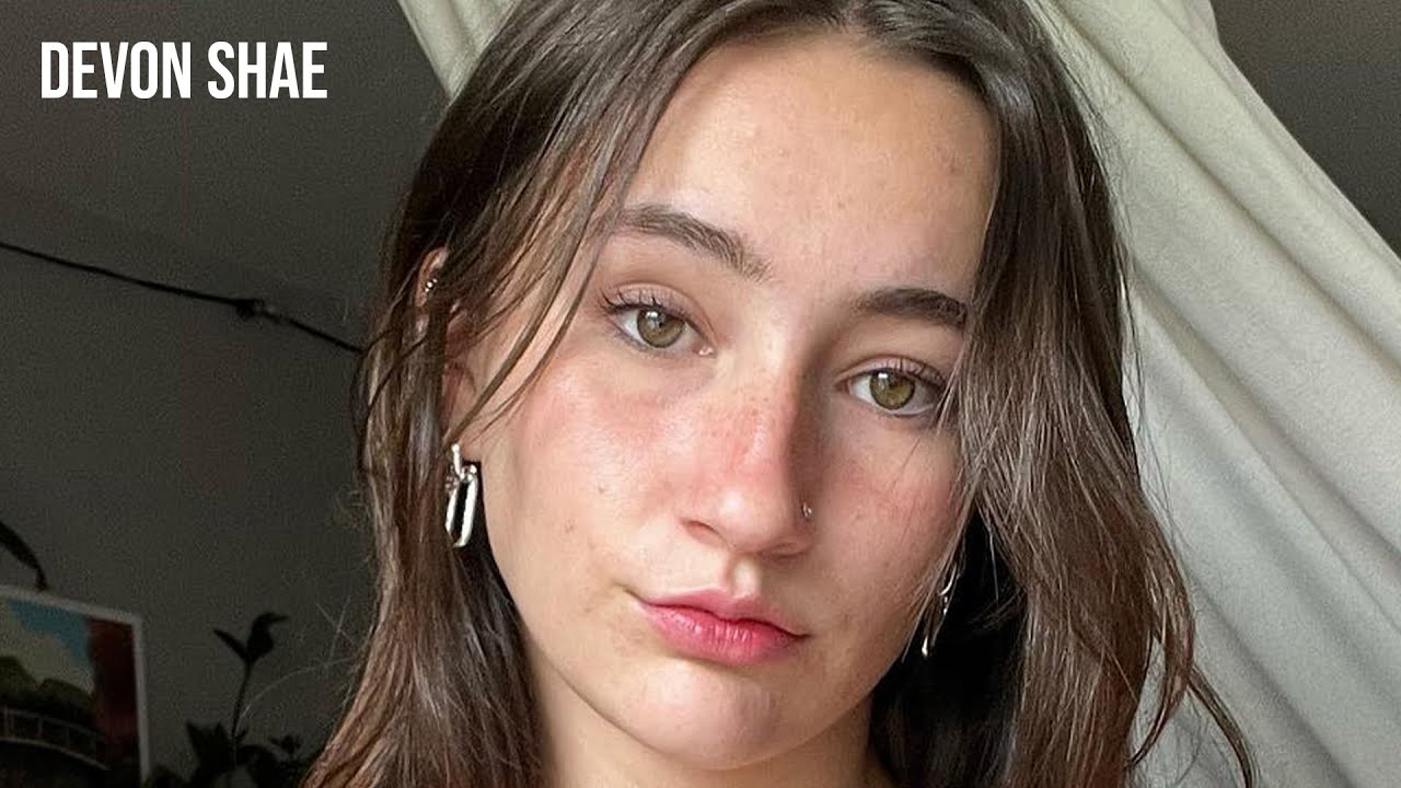 Devon Shae: Natural Beauty & Confident Style | Bio, Life, Fashion & Social Media | Alluring Curve