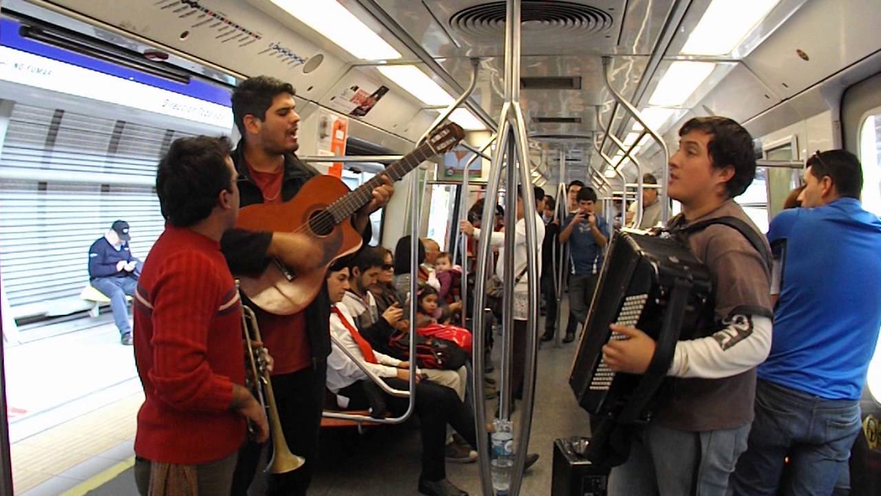 artistas en el metro