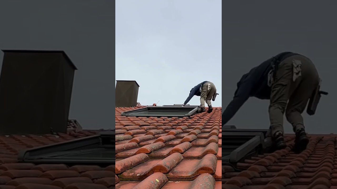 It&lsquo;s not dangerous, they said. &mdash;&mdash;&mdash;#clean #skill #skills #windowcleaner #job #friday #viral